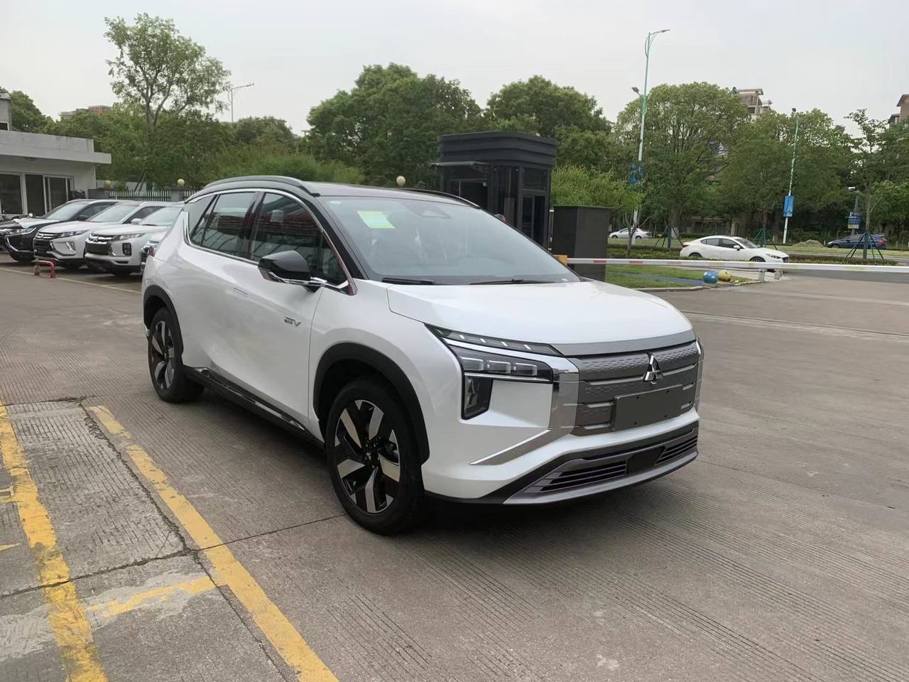 MITSUBISHI AIRTREK EV