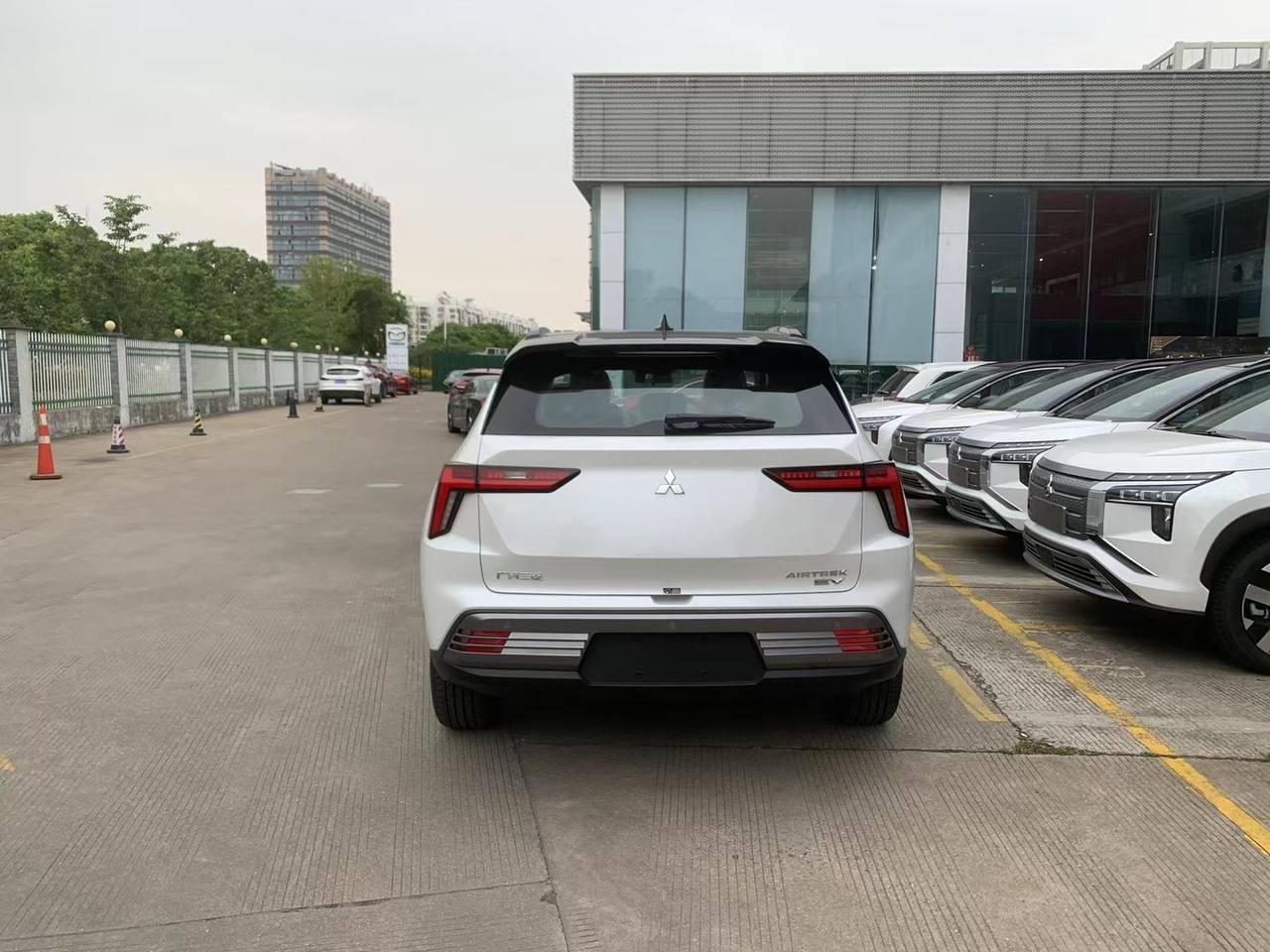 MITSUBISHI AIRTREK EV